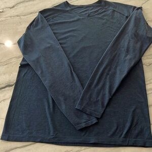 Lululemon Long sleeve, lightweight Tee, XL, Navy